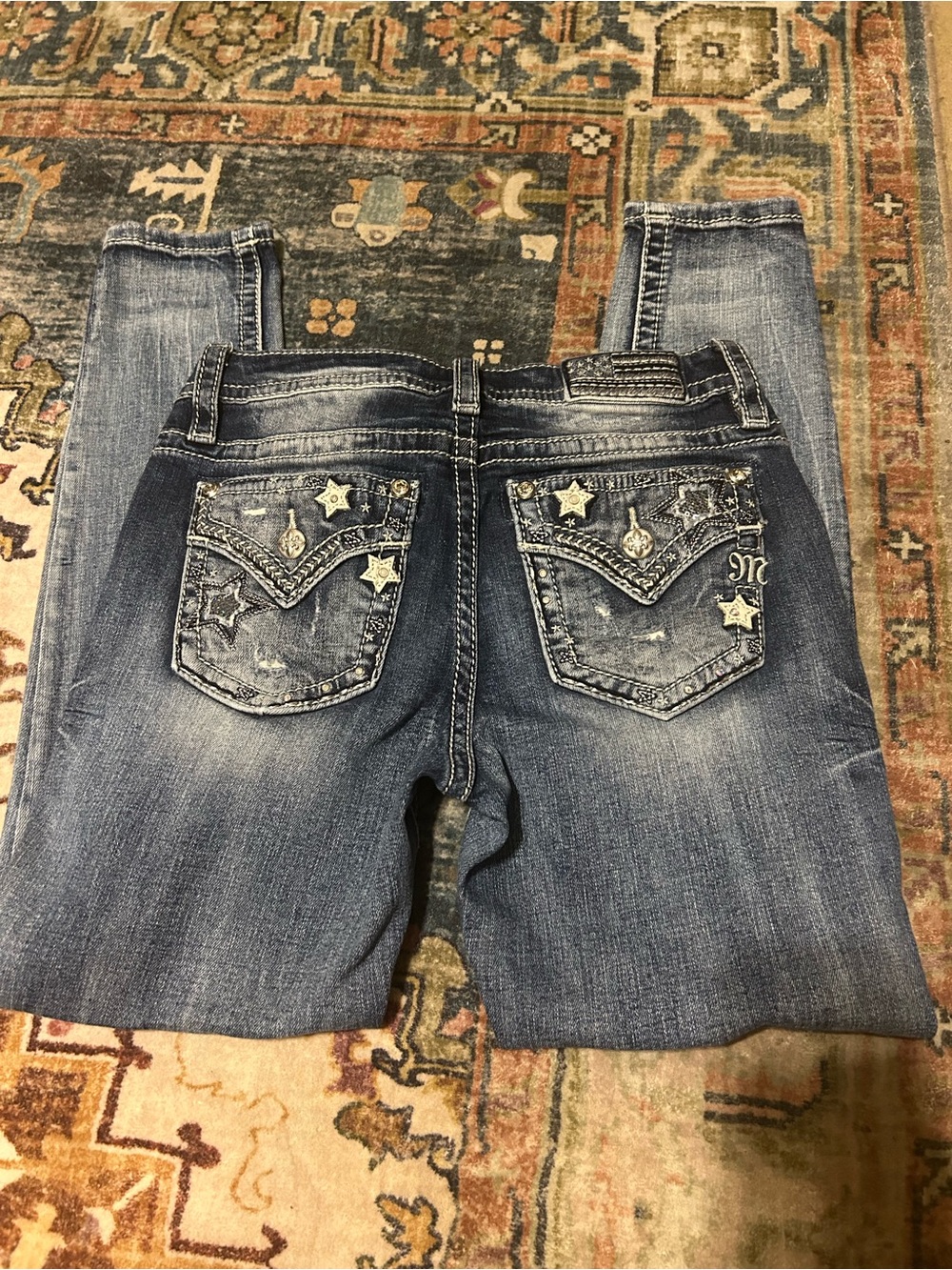 Women’s Miss Me jeans distressed with bling size 28